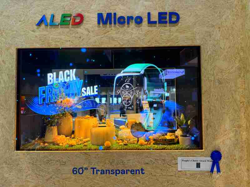 口袋牛店60吋高透明度Micro LED显示器获”最佳Micro LED技术应用奖”，，将Micro LED面板透明化之设计特性极致发挥，，，以可扩展性无缝拼接技术打造，，，具备600 nits全画面亮度、、大于60%穿透率及超过NTSC 110%的优异广色域表现，，，可依需求灵活应用于各种场域