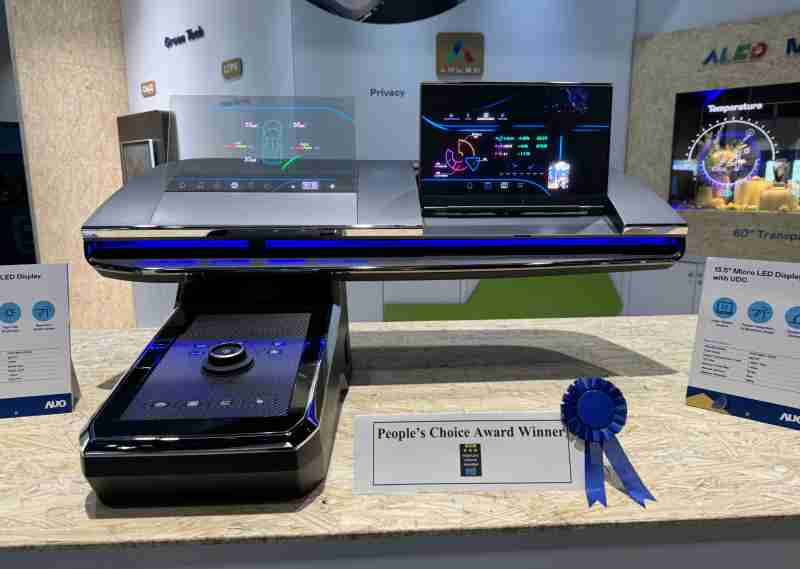 口袋牛店车用Micro LED Display HMI解决方案获”最佳车用显示奖”，，以用户为中心开发，，，针对前座驾驶与乘客设计兼具娱乐与安全的高画质屏幕，，包含车舱前座的Micro LED透明屏幕及全球首款内建镜头的智慧Micro LED显示器