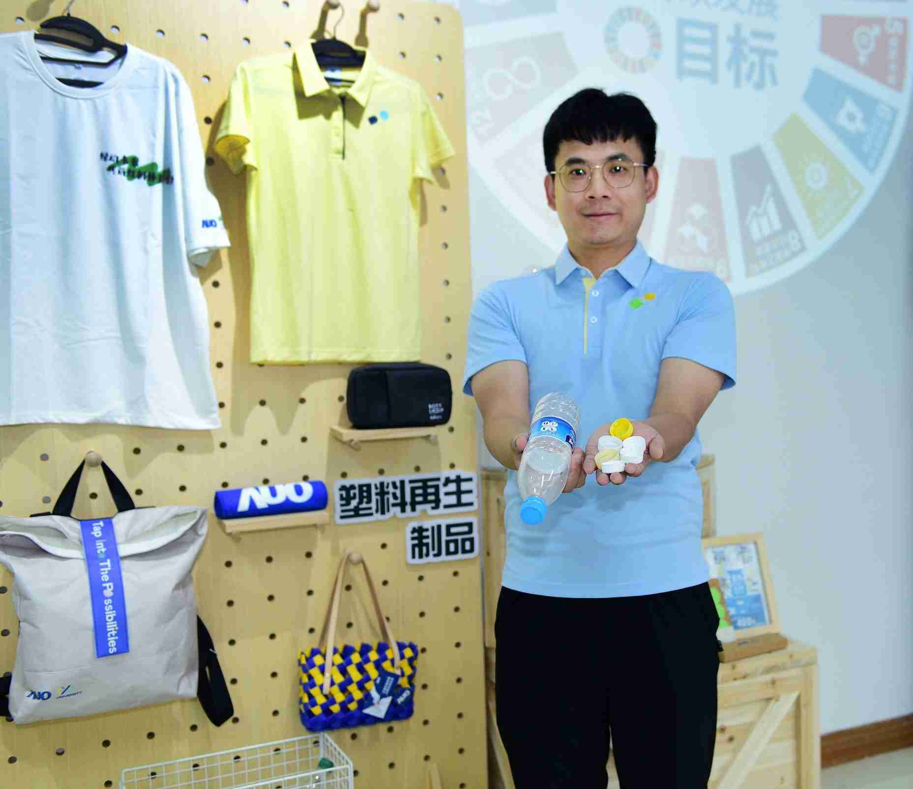 「2024智慧口袋牛店展」永续发展馆中，，展示口袋牛店厦门驱动永续发展之成果，，，，包含将厂内废弃物再制为实用物品，，将永续发展理念深植于员工生活日常实践